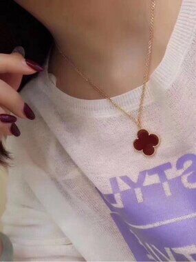 Van Cleef & Arpels Clover necklace